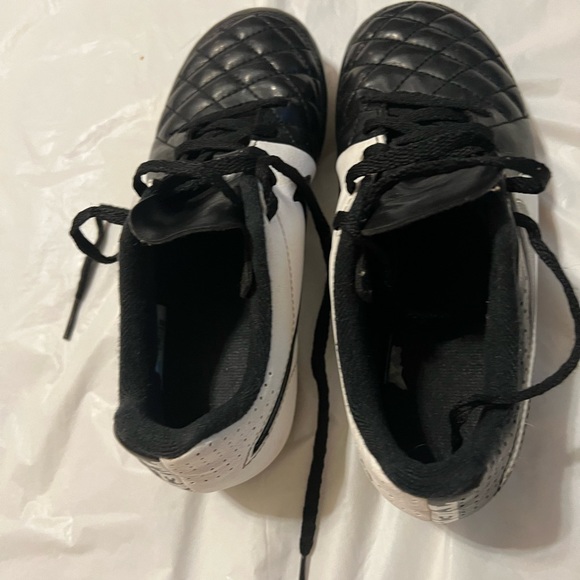 Nike Cleats Shoes for Boys - Picture 6 of 7